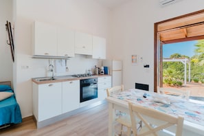 Geladeira, fogão, cooktop, cafeteira/chaleira