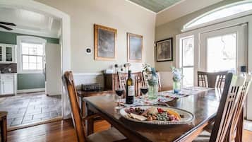 House, Multiple Beds, Patio, Garden View (208 N Avenue G) | Private kitchen