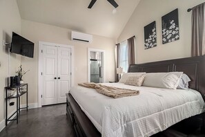 1 chambre, décoration personnalisée, ameublement personnalisé