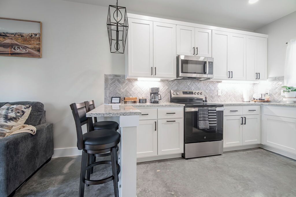 House, 1 King Bed, Hot Tub, Garden View (1472 W Live Oak - Unit 4) | Private kitchen | Coffee/tea maker