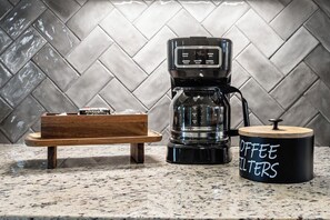 Kaffee und/oder Kaffeemaschine