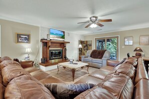 House, Multiple Beds, Patio (1380 Ponderosa Dr.-Guadalupe Getaway) | Living area