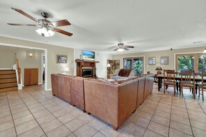 House, Multiple Beds, Patio (1380 Ponderosa Dr.-Guadalupe Getaway) | Living area