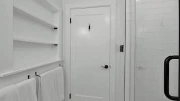 Maison, 1 très grand lit, cuisine, vue sur le jardin (213 E Travis - Rojo Unit A) | Intérieur