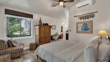 House, 1 King Bed, Kitchen, Garden View (213 E Travis - Rojo Unit A) | 1 bedroom, individually decorated, individually furnished, bed sheets
