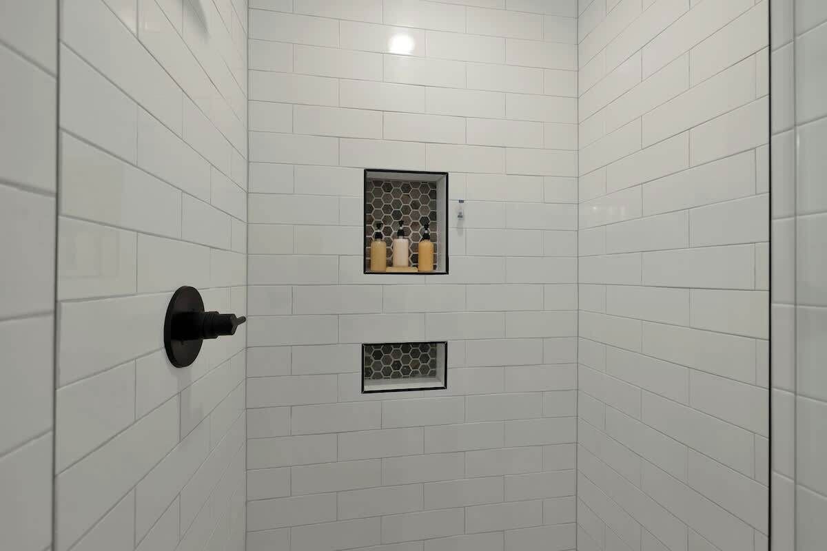 Casa, 1 cama King, cozinha, vista para o jardim (213 E Travis - Tejas Unit B) | Banheiro | Toalhas de banho 