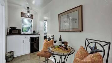 House, 1 King Bed, Kitchen, Garden View (213 E Travis - Tejas Unit B) | Private kitchen | Coffee/tea maker