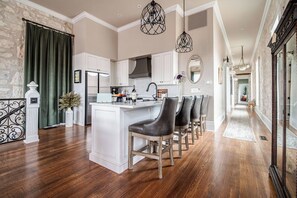 Condo, Multiple Beds, Patio, City View (118 E Main St - Combo) | Private kitchen | Fridge, microwave, oven, stovetop