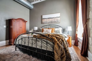 Condo, Multiple Beds, Patio, City View (118 E Main St. Unit B) | 2 bedrooms, free WiFi
