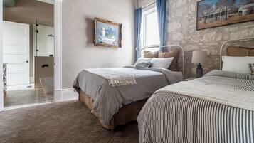 Condo, Multiple Beds, Patio, City View (118 E Main St. Unit B) | 2 bedrooms, individually decorated, individually furnished, bed sheets