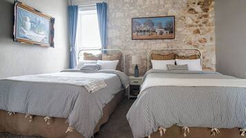 Condo, Multiple Beds, Patio, City View (118 E Main St. Unit B) | 2 bedrooms, individually decorated, individually furnished, bed sheets