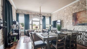 Condo, Multiple Beds, Patio, City View (118 E Main St. Unit B) | 2 bedrooms, individually decorated, individually furnished, bed sheets