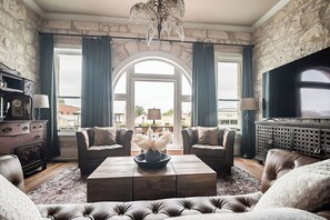 Condo, Multiple Beds, Patio, City View (118 E Main St. Unit B) | Living area | TV