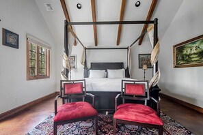 小屋, 1 張特大雙人床, 露台, 花園景 (9996 US-290 - Messina Haus) | 1 間睡房、獨特設計、獨特裝修、床單