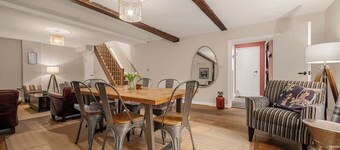 2 Bed Bowdon Cottage | Free Parking