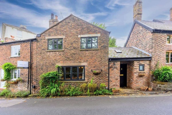 Stunning stone cottage in the heart of Bowdon village, a peaceful retreat just minutes from Manchester