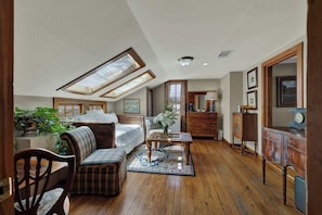Maison, 1 très grand lit et 1 canapé-lit, patio, vue jardin (415 W San Antonio- W) | 1 chambre, décoration personnalisée, ameublement personnalisé