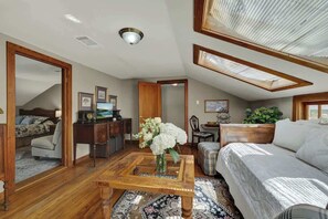 House, 1 King Bed with Sofa bed, Patio, Garden View (415 W San Antonio- W) | 1 bedroom, individually decorated, individually furnished, bed sheets - West Suite in Gillespie House -steps to Main Street! (Fredericksburg)