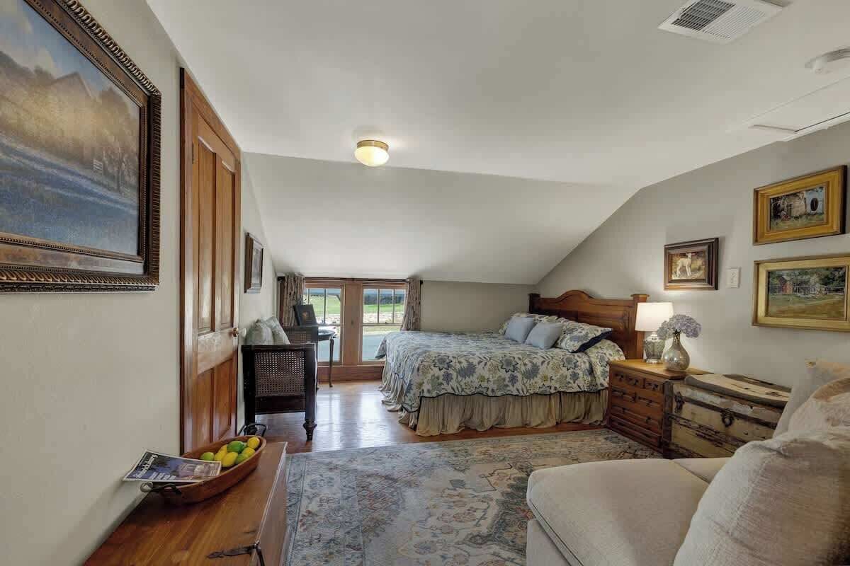 Ferienhaus, 1 King-Bett und Schlafsofa, Terrasse, Gartenblick (415 W San Antonio- W)