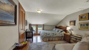 Maison, 1 trÚs grand lit et 1 canapé-lit, patio, vue jardin (415 W San Antonio- W) | 1 chambre, décoration personnalisée, ameublement personnalisé