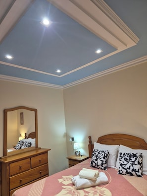 1 chambre, fer et planche à repasser, Wi-Fi, draps fournis