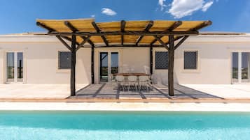 5 bedrooms