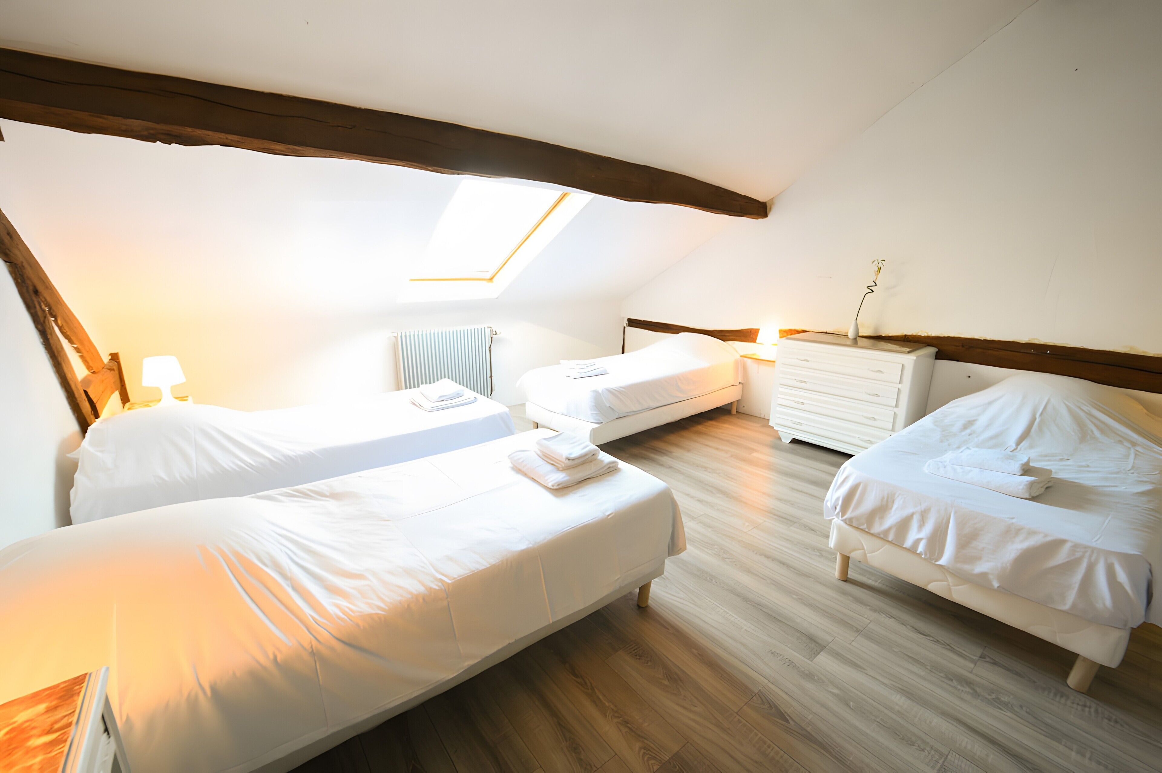 6 camere, ferro/asse da stiro, Wi-Fi, lenzuola