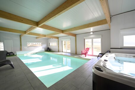 Pool. Large Holiday Home for 15 People in the Heart of the Forest