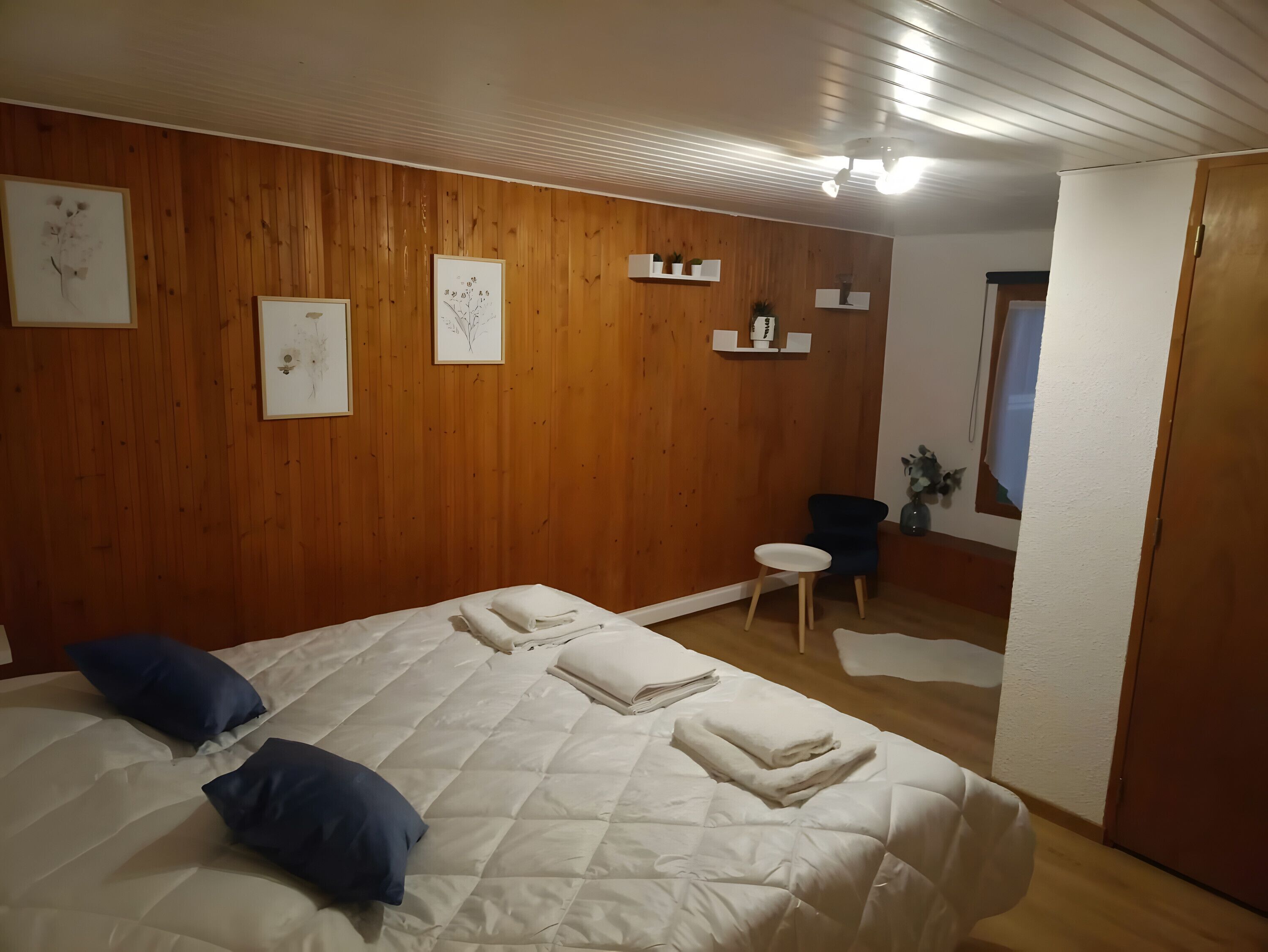 7 室のベッドルーム、アイロン / アイロン台、WiFi、ベッドシーツ