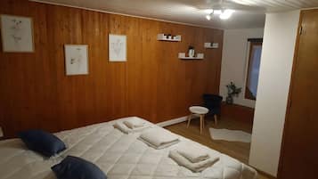 7 quartos, ferros/tábuas de passar roupa, Wi-Fi, roupa de cama