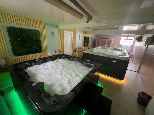Holiday Home 'Le Repos Du Lièvre' with Private Terrace, Private Garden and Wi-Fi
