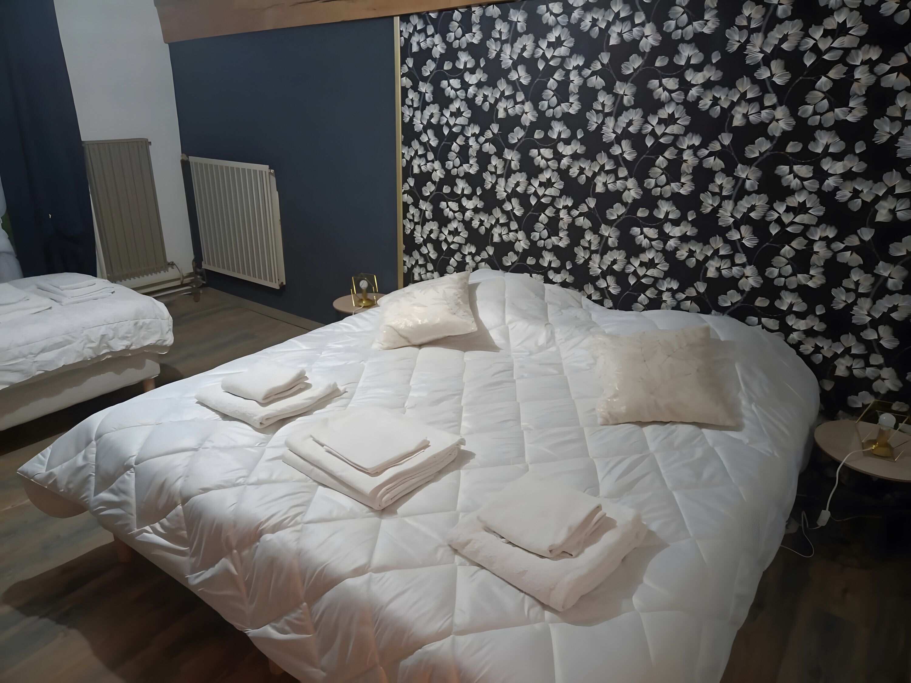 7 bedrooms, iron/ironing board, WiFi, bed sheets