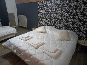 7 habitaciones, tabla de planchar con plancha, wifi y ropa de cama