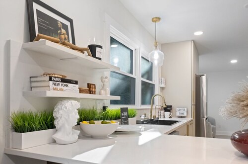 4 Bedroom 3 Bath House with WiFi, AC in Raleigh near North Hills