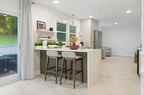 Interior - 4 Bedroom 3 Bath House with WiFi, AC in Raleigh near North Hills (Raleigh)