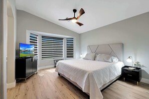 3 makuuhuonetta, työpöytä, silitysrauta/-lauta, Wi-Fi