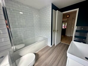 Bruser, hårtørrer, håndklæder, Sæbe