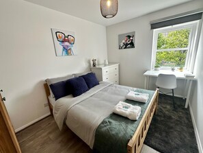 3 chambres, fer et planche à repasser, accès Internet, draps fournis