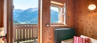 Appartement 'Chalet Del Cuore' met Uitzicht op de Bergen, Privétuin en Wi-Fi