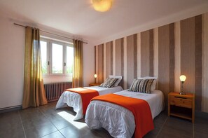 3 bedrooms, WiFi, bed sheets