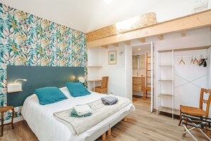 2 habitaciones, tabla de planchar con plancha, wifi y ropa de cama 