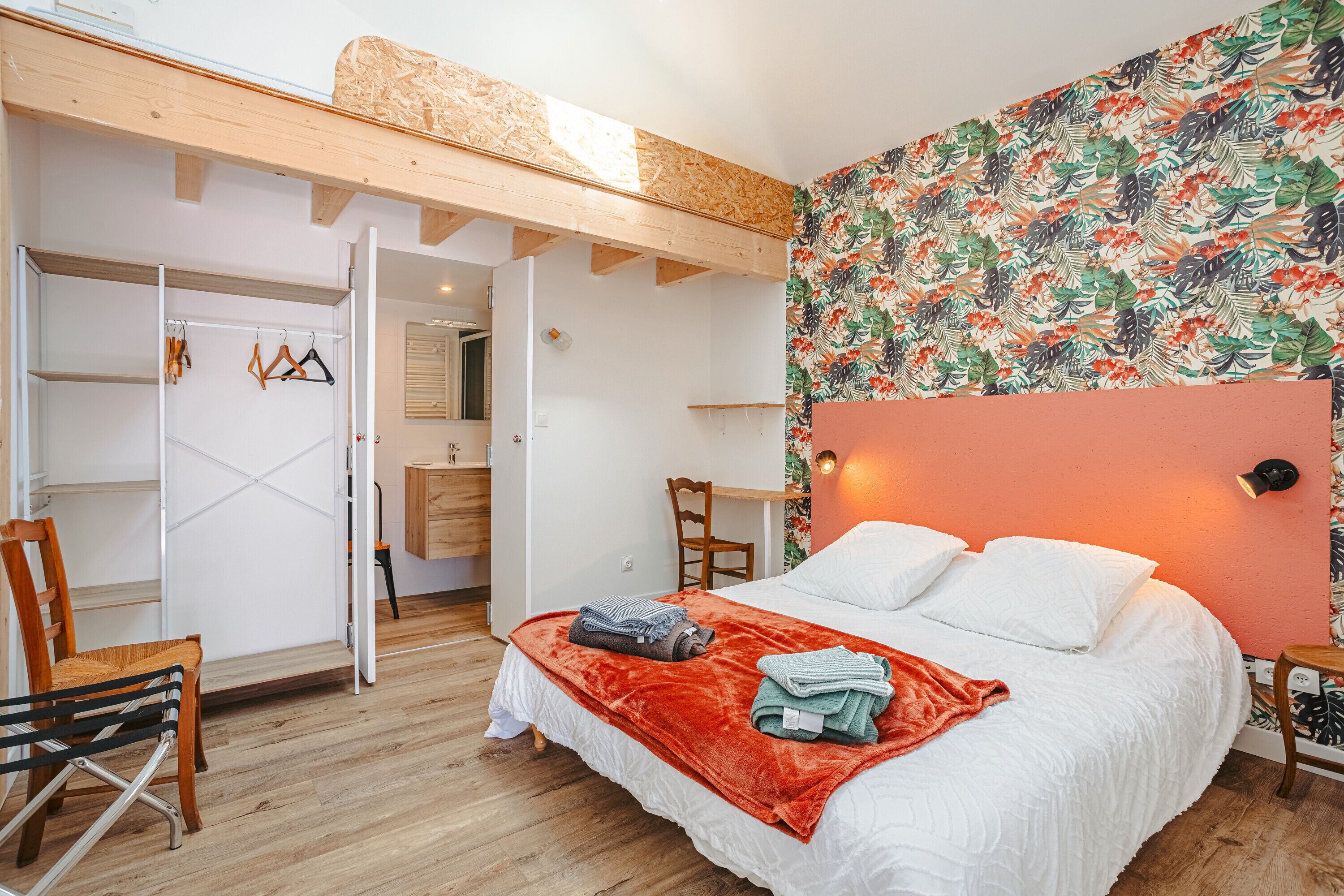 2 多间卧室、熨斗/熨衣板、WiFi、床单