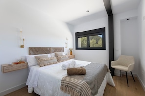 3 chambres, fer et planche à repasser, Wi-Fi, draps fournis