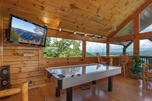Room, Multiple Beds, Hot Tub, Mountain View (Beverly's Bearadise (4)) | Game room