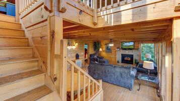 Kamar, Beberapa Tempat Tidur, hot tub, pemandangan gunung (Beverly's Bearadise (4)) | Interior