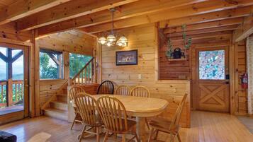 Kamar, Beberapa Tempat Tidur, hot tub, pemandangan gunung (Beverly's Bearadise (4)) | 4 kamar tidur dan didekorasi berbeda-beda