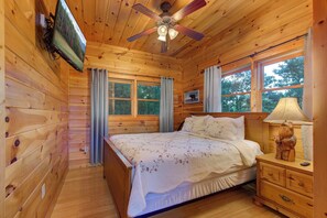 Room, Multiple Beds, Hot Tub, Mountain View (Beverly's Bearadise (4)) | 4 bedrooms, free WiFi