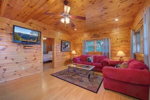 Room, Multiple Beds, Hot Tub, Mountain View (Beverly's Bearadise (4)) | Living area