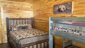 Room, Berbilang Katil, Hot Tub, Mountain View (Blue Smoke View) | 3 bilik tidur, dihias secara berasingan