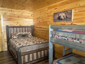 Room, Multiple Beds, Hot Tub, Mountain View (Blue Smoke View) | 3 bedrooms, free WiFi